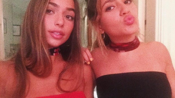 بعد صور جنا الجريئة... كينزي ابنة عمرو دياب الكبرى تتخطى شقيقتها بالجرأة!