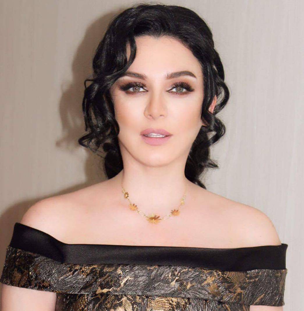 بالصورة- سلاف فواخرجي تدهش متابعيها بإطلالة من دون ماكياج... شاهدوا كيف بدا شكلها