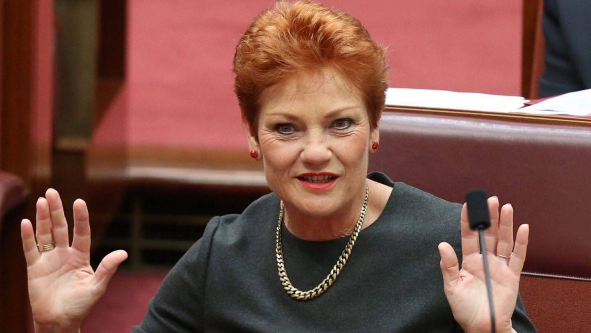 سياسية أسترالية تعلن كرهها صراحة لهذا اللباس الإسلامي... أشعر بالسعادة لنزع هذه الملابس