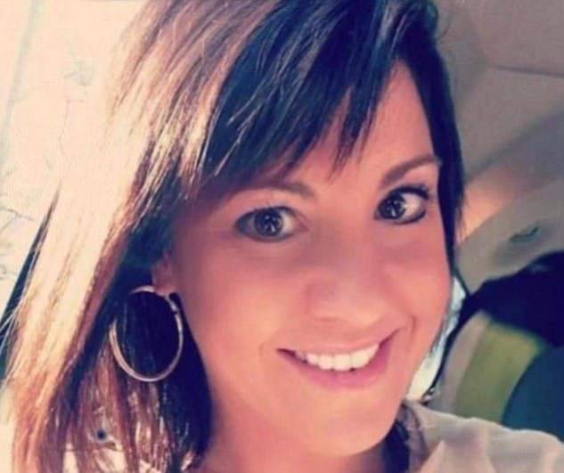 بالصور - معلمة تستدرج تلميذها لعلاقة حميمة... فتنجب منه!