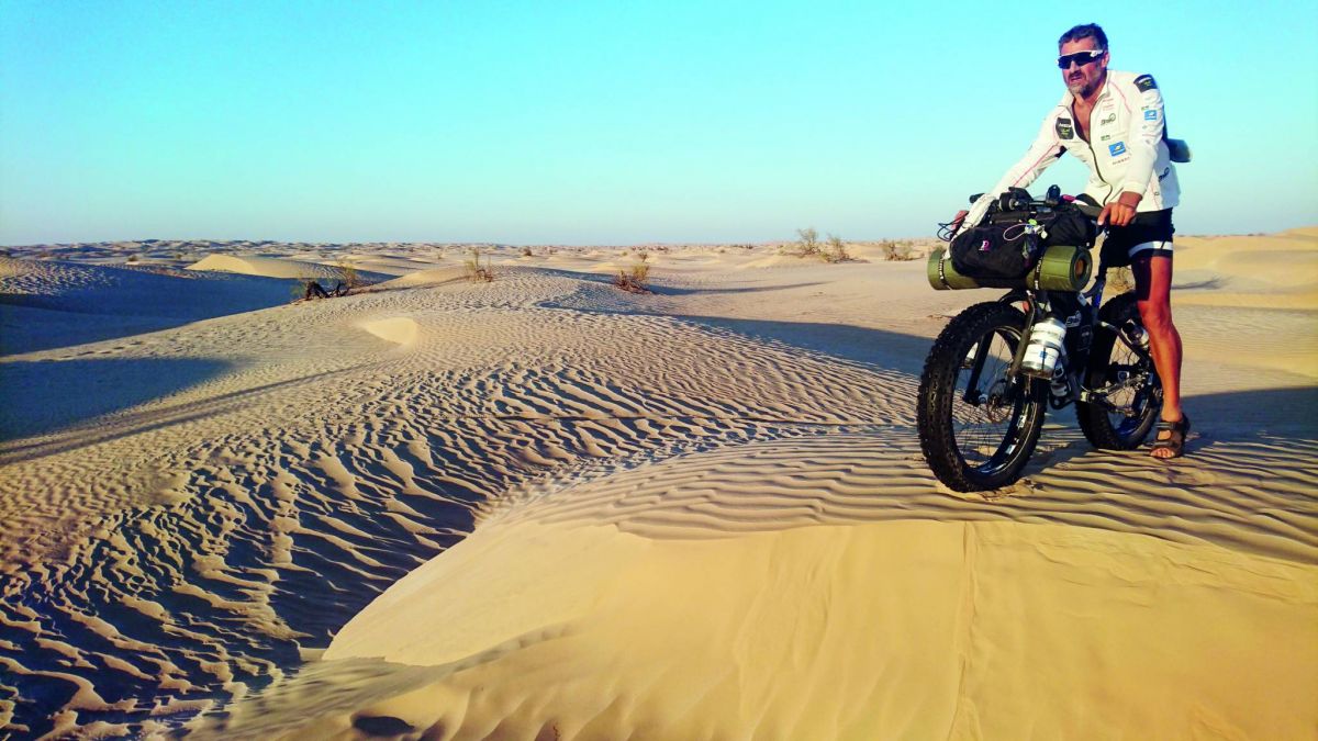 في رسالة يوجّهها إلى الشباب المغامر اللبناني مكسيم شعيا: «داخل كل منكم بطل أو شاعر أو فنان... تجرّأوا على اكتشافه»