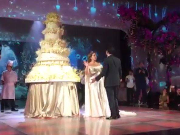 بالفيديو والصور - زفاف خيالي لإعلامية لبنانية في موناكو.. شاهدوا باقة الزهور من الألماس والذهب!!