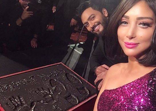 بالفيديو - بسمة بوسيل تضع زوجها في موقف محرج في هوليوود.. شاهدوا ماذا فعلت!