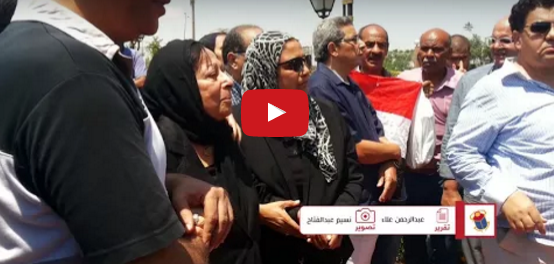 بالفيديو - انهيار الفنانة زوجة الكاتب محفوظ عبد الرحمن في جنازته... وحضور بوسي وشهيرة!