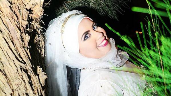 فيديو غريب - شابة مصرية تحتفل بزفافها من نفسها.. إليكم التفاصيل!