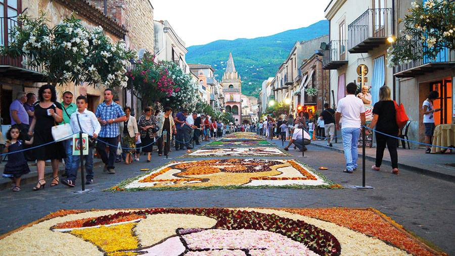 صقلية وميلانو... إنها إجازة آخر الصيف والعيد
