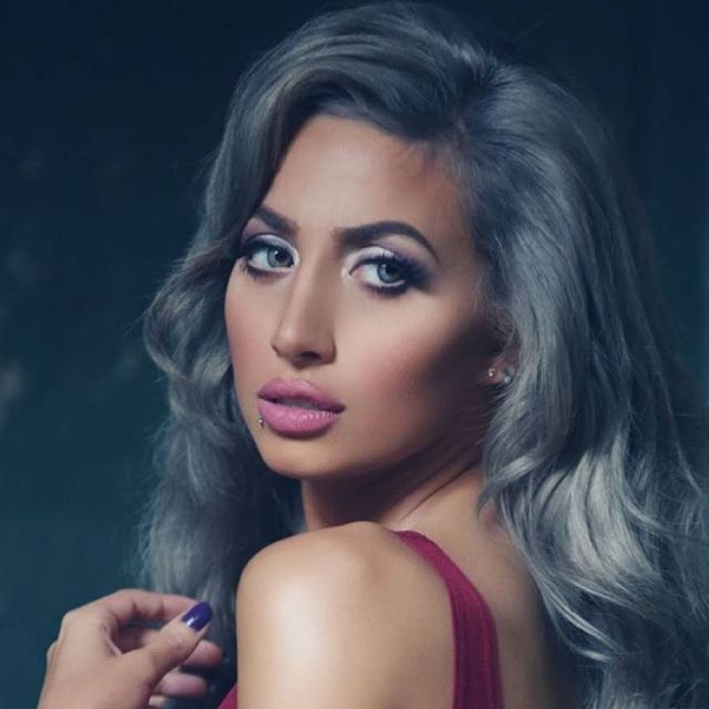 بالفيديو - بعد قبلة تامر حسني مودل روز تشعل المواقع مجدداً... هذا ما فعلته وما علاقة أحلام؟