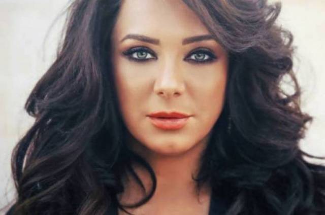 بالصور - سلاف فواخرجي تفاجئ العالم بإطلالة جديدة... هل تغيرت كثيراً؟