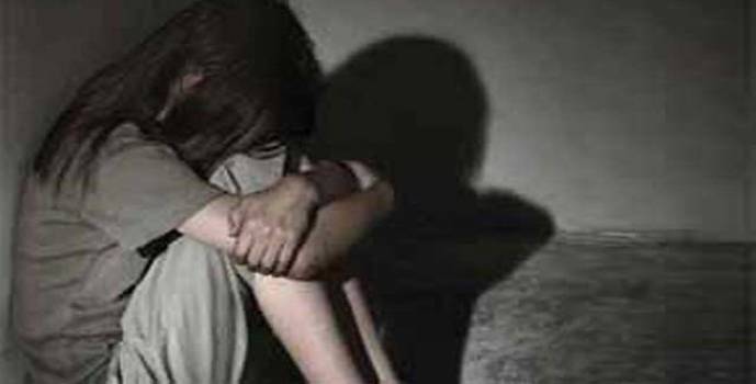 صبي في الـ12 من عمره يغتصب شقيقته... وما وجدته الشرطة في هاتفه صادم جداً!