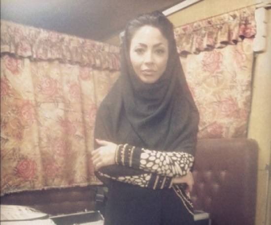 بعد اعتناقها الاسلام... دوللي شاهين تتراجع وتوضح قضية تغيير ديانتها!