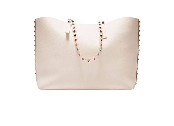 حقائب بحجم كبير ملائمة لإطلالتك اليومية، أسلوب عملي يناسب أناقتك الجامعية أو المكتب أو المناسبات غير الرسمية