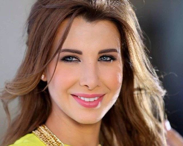 نانسي عجرم تفاجئنا بإطلالة مفعمة بالألوان... لن تصدّقي كم يبلغ سعرها
