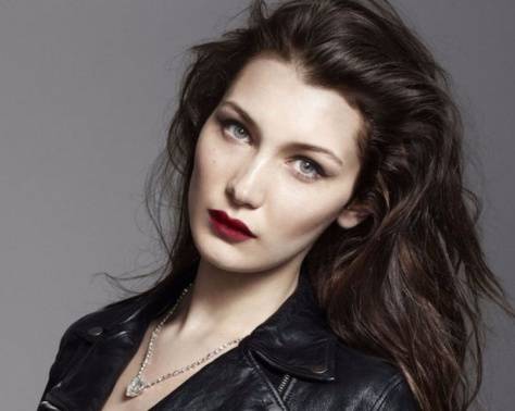 بيلا حديد تفاجئ العالم بصورتها من دون ماكياج... شاهدوا كيف بدت