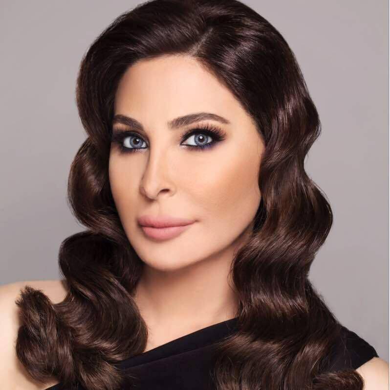 شاهدوا إطلالة اليسا في حفلتها بالقاهرة وماذا فعل وائل جسار؟