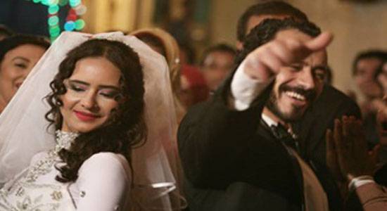 بالفيديو - نجم شاب يروي حقيقة تحرشه بنيللي كريم في كواليس المسلسل.. شاهدوا ماذا فعل!؟