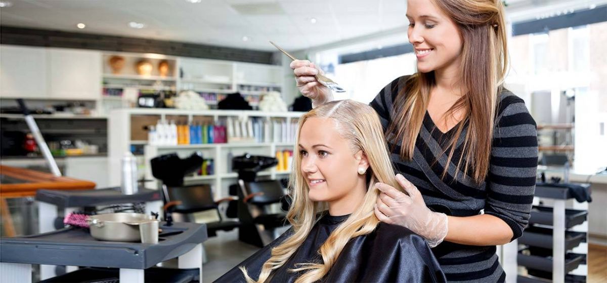 هل تريدين صبغ شعرك في منزلك من دون تعريضه للتلف؟ إليك بعض النصائح التي لم تنتبهي إليها يوماً