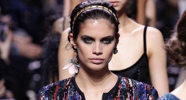 عصبة الرأس أكسسوار سيجعلك لافتة للأنظار لخريف وشتاء 2017-2018