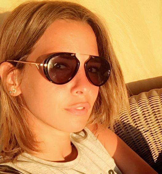 بالصور - شقيقة إيمان العاصي تشعل مواقع التواصل بجمالها ودلعها.. هل تشبهها؟