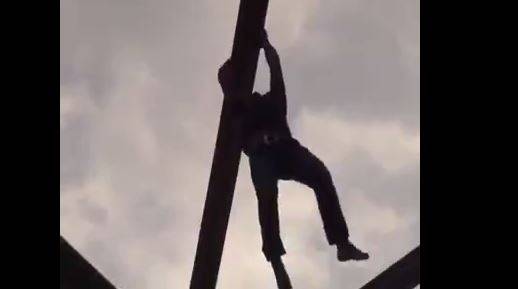 فيديو مؤثر - لحظة سقوط المغامر المشهور بـ