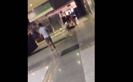 فيديو مروع - إنهيار شابة بشكل كامل بعد مشاهدتها فيلم رعب!!