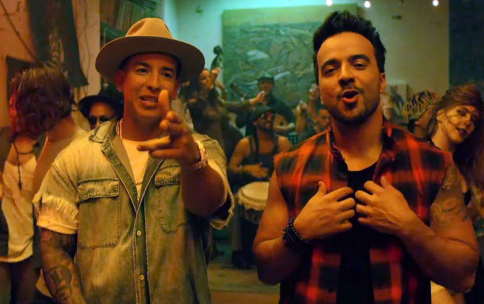 فيديو يشعل مواقع التواصل - امرأة منقّبة ترقص على أنغام 