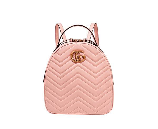 حقيبة الظهر صديقة النجمات