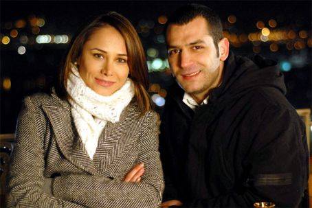 رغم جمالها- طليقة مراد يلدريم تلجأ إلى عمليات التجميل لتغيير شكلها!! والسبب غريب جداً