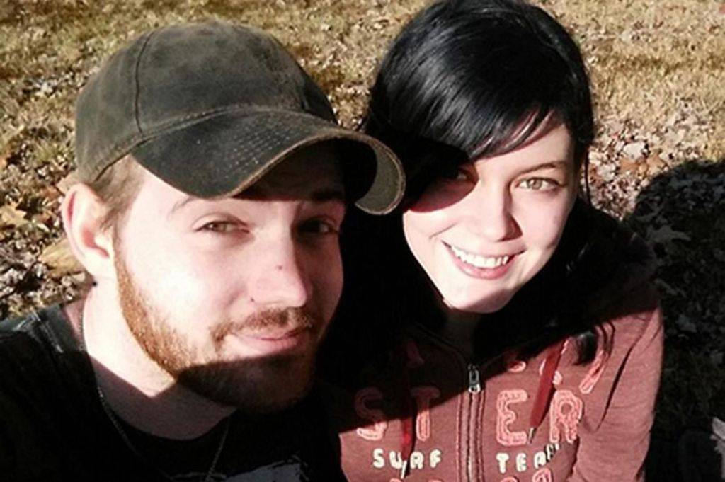 مارست الرذيلة مع كلب أمام عيني زوجها... وردة فعل الأخير أكثر بشاعة