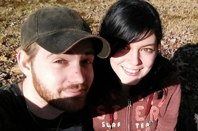 مارست الرذيلة مع كلب أمام عيني زوجها... وردة فعل الأخير أكثر بشاعة