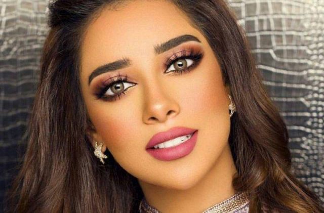 بالصور - إطلالة كالاميرات.. بلقيس تثير ضجة بفستانها المميّز!