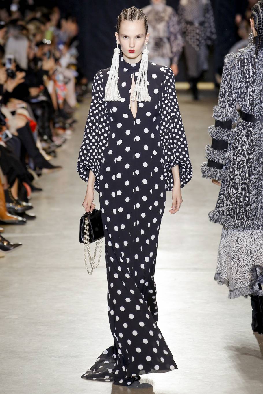 بالصور- صيحة الأزياء المنقطةPolka Dots ‎... جمال وأناقة