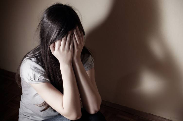 ولدت طفلها وحين سئلت عن الأب أجابت 