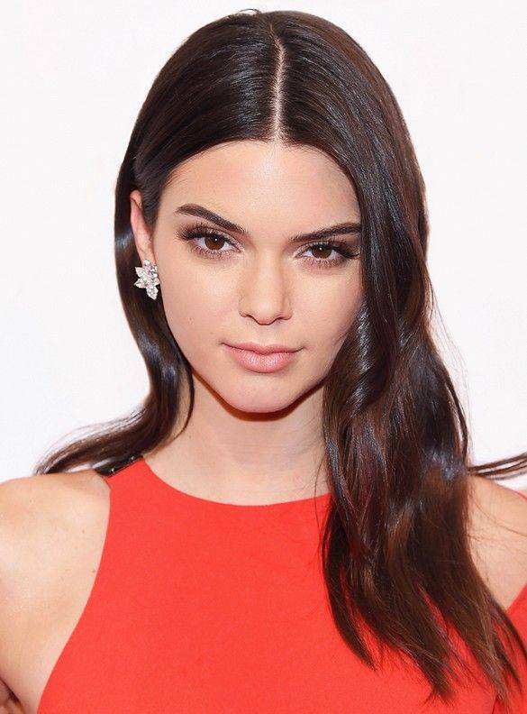 بالفيديو - كاندال جينير تكشف أسرار ماكياجها من حمام منزلها!! تعلمي تطبيقه في دقيقتين فقط