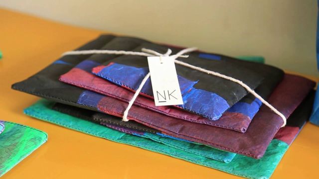 نور قيس تطلق مجموعة حقائب من أكياس البلاستيك