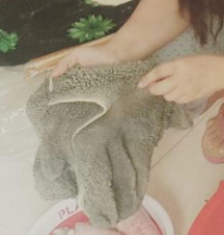 بالصورة - نجمة مغربية تفاجئ جمهورها بتنظيف كرش وقصاصين الخروف