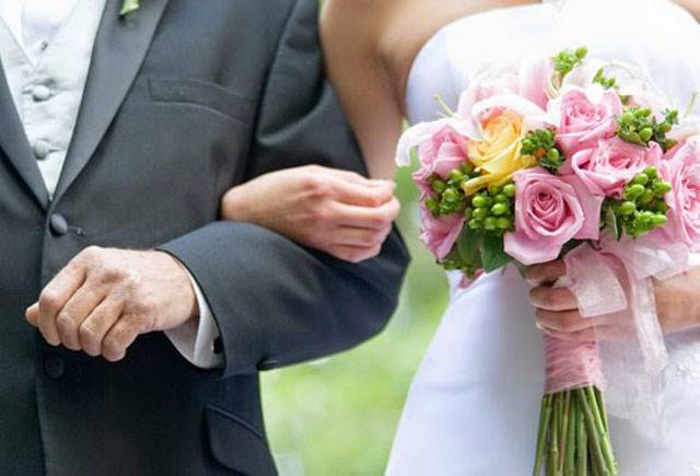 زفاف لبناني يشغل العالم رغم بساطته... لن تصدقوا ماذا اختار العروسان بدل قالب الحلوى!!