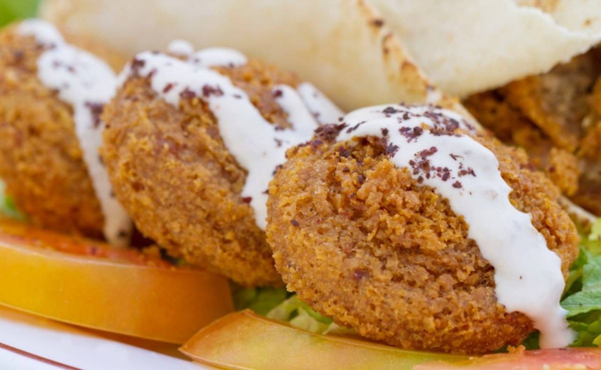 من شقيقين الى عدوين بسبب الفلافل.. وما قصة المرأة التي فرقت بينهما؟