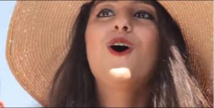 نكشف لكم هوية الطفلة المغربية التي وقّع معها محمد الترك! هل كانت دنيا بطمة السبب في اختيارها؟