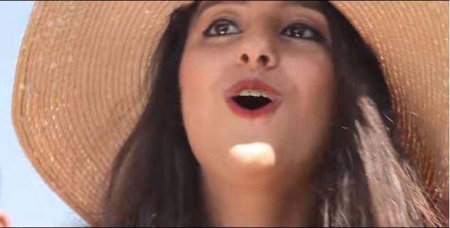 نكشف لكم هوية الطفلة المغربية التي وقّع معها محمد الترك! هل كانت دنيا بطمة السبب في اختيارها؟