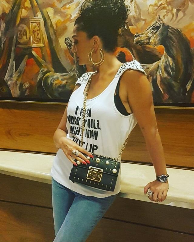 بعد تأجيل محاكمتها- غادة عبد الرازق تدخل إلى المستشفى... هذا ما حدث لها