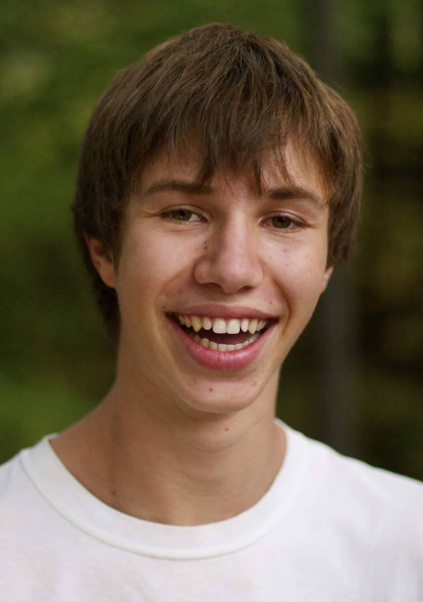 جريمة غامضة ومرعبة - شاب يقتل والدته وجديه... هكذا وجدوه مغطى بالوحل والدماء