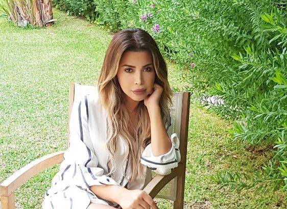 شذى حسون وغيرها من النجمات يُروّجن لصيحة الفساتين على شكل قمصان