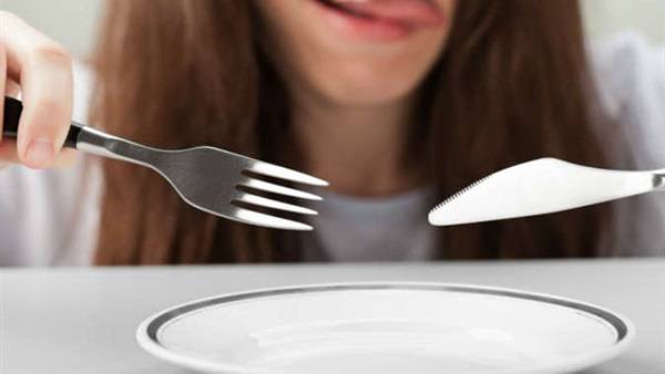 قصة غريبة.. عجوز تمتنع عن تناول الطعام 60 عاماً وهذا فقط ما تتناوله!!