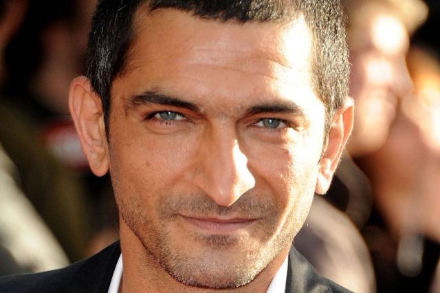 بالصور - النجوم وجيرانهم.. قصص غريبة وتكسير سيارات وشتائم وخلافات وصلت إلى المحاكم!