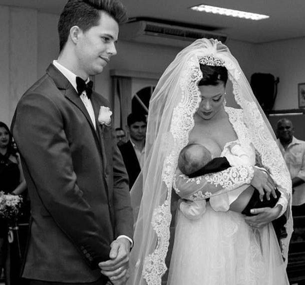 هذه العروس تتصدر مواقع التواصل بسبب صورها الغريبة في حفل زفافها.. شاهدوا ماذا فعلت!