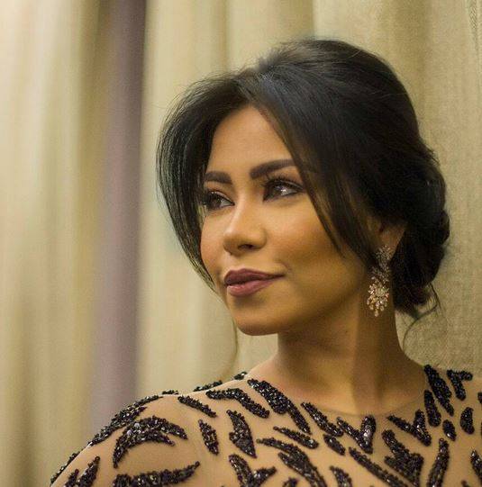 بالفيديو - شيرين تغني وهي تجلس القرفصاء.. وهكذا رقصت على المسرح