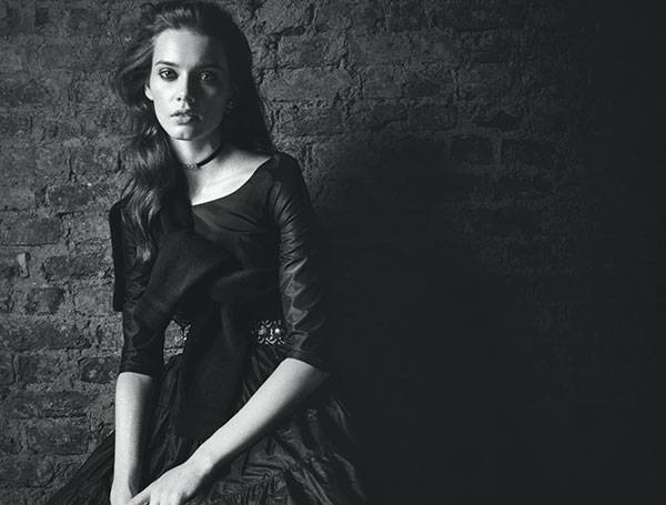 فستان وحمالة Dior Oblique (حزام) وطوق للعنق الكل من Dior