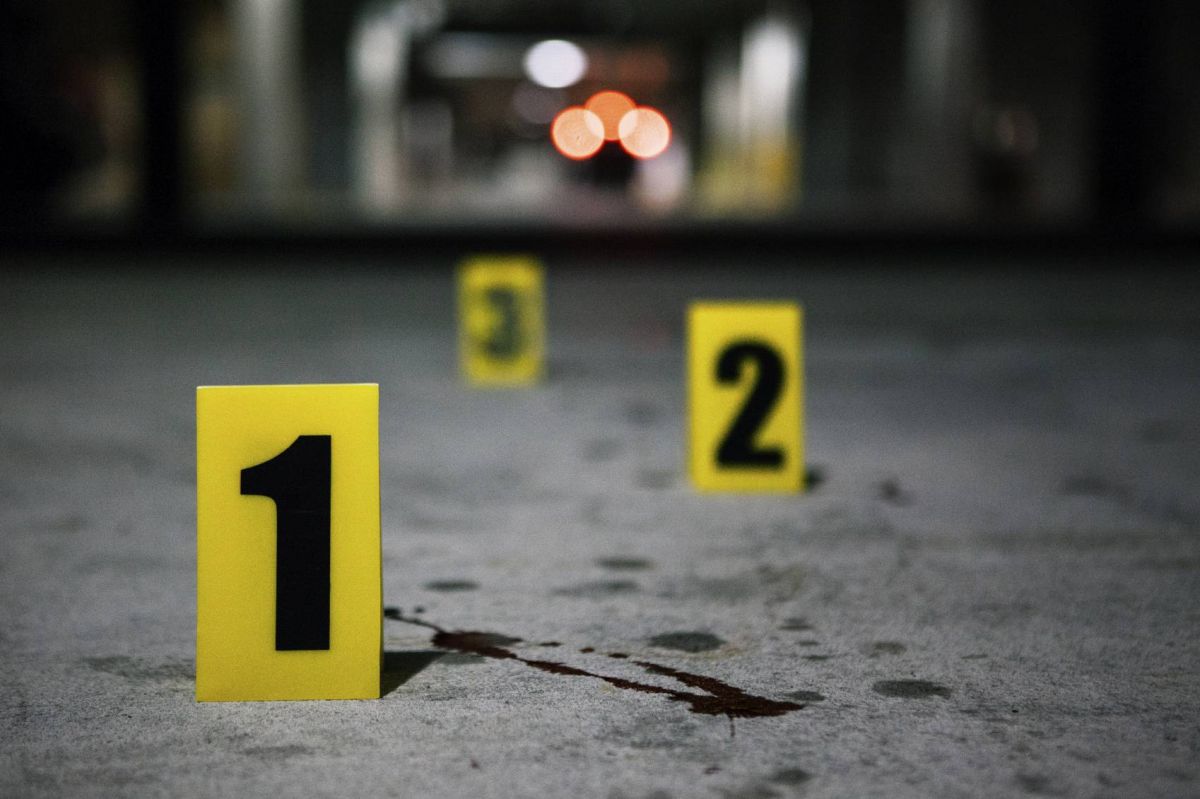 عاجل: حادثة تهز الكويت - جثّة فاشينيستا عشرينية في الشارع... إليكم التفاصيل