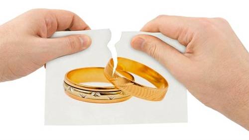 مذيعة مصرية تلقّت خبر طلاقها مباشرةً على الهواء!