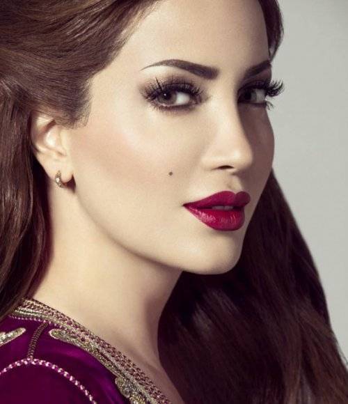 بالصور - نسرين طافش تشعل الشبكات بإطلالتها من دون مكياج قبل حفلها الأول!